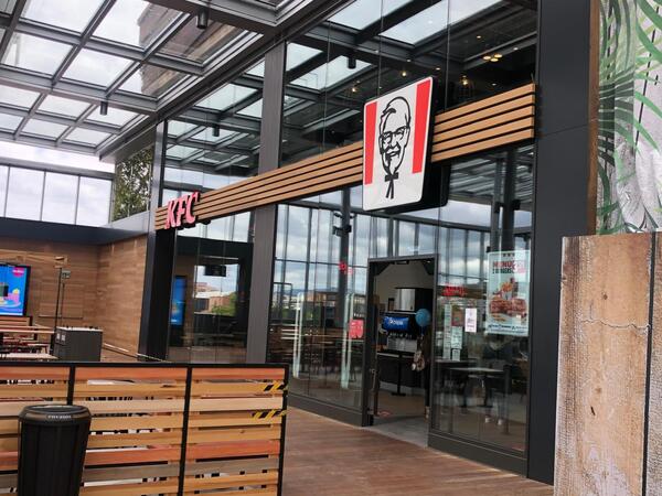 Projecte FAÇANA KFC LA MAQUINISTA